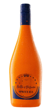 Lade das Bild in den Galerie-Viewer, Die gekühlte, orangefarbene Flasche STELLE & FORTUNA SPRITZ ICE 0,75 l von Stelle & Fortuna mit blauem Etikett und Verschluss zeigt das kreisförmige Sternen- und Kronenmotiv - hergestellt mit Prosecco DOC und italienischen Bitterstoffen für einen raffinierten Geschmack.
