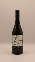 Lade das Bild in den Galerie-Viewer, Bianco di Sicilia 2024 von Nino Gandolfo – trockener sizilianischer Weißwein mit fruchtigen Noten, elegante Flasche mit minimalistischem Design