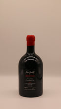 Lade das Bild in den Galerie-Viewer, Eine dunkle Glasflasche Nino Gandolfo NE/VT "Spätlese" Greta 2016 IGP, ein charaktervoller Rotwein aus Sizilien, mit einem roten Wachssiegel und einem Etikett mit goldener und roter Schrift, steht vor einem schlichten hellen Hintergrund.