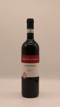 Lade das Bild in den Galerie-Viewer, Flasche Valpolicella Classico 2023 von Santa Sofia – frischer, fruchtbetonter Rotwein aus Venetien mit klassischem Etikett in Rot und Weiß.