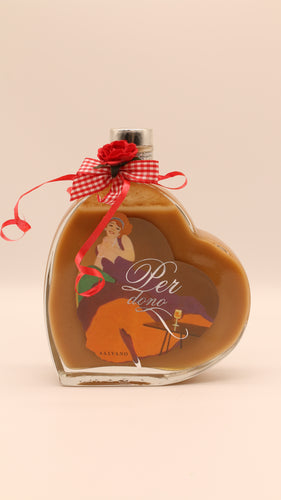 Eine herzförmige Glasflasche von Salvano CREMA LIQUORE NOCCIOLA 