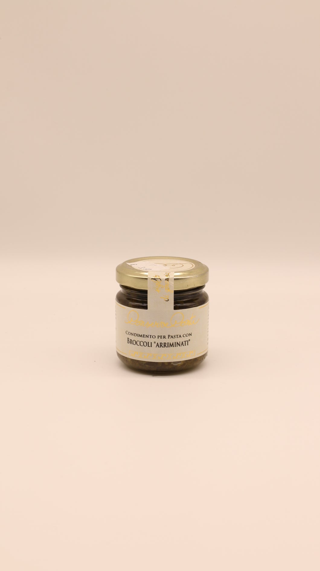 Ein kleines Glas mit goldenem Deckel mit Conserve conti Condimento per Pasta con Broccoli 