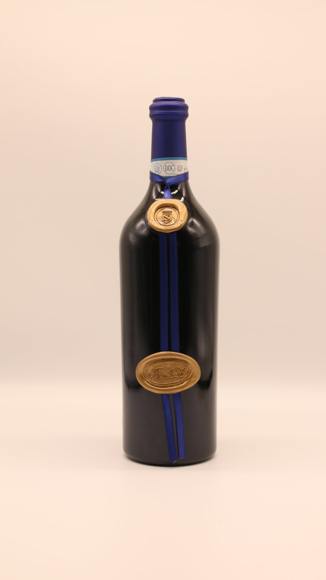 Eine dunkle Glasflasche LANGHE ROSSO 