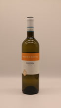 Lade das Bild in den Galerie-Viewer, Flasche Custoza 2024 von Santa Sofia – frischer italienischer Weißwein aus Venetien mit hell gestaltetem Etikett und DOC-Klassifikation.
