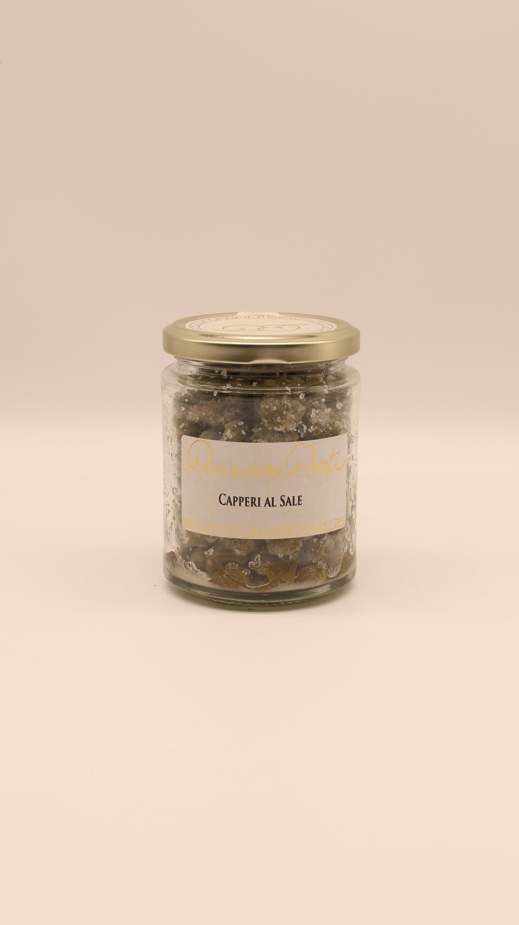 Ein Glasgefäß mit goldenem Deckel enthält 170 g Conserve Conti Capperi al sale. Auf dem beigen Etikett steht oben und unten in dekorativer Schrift 