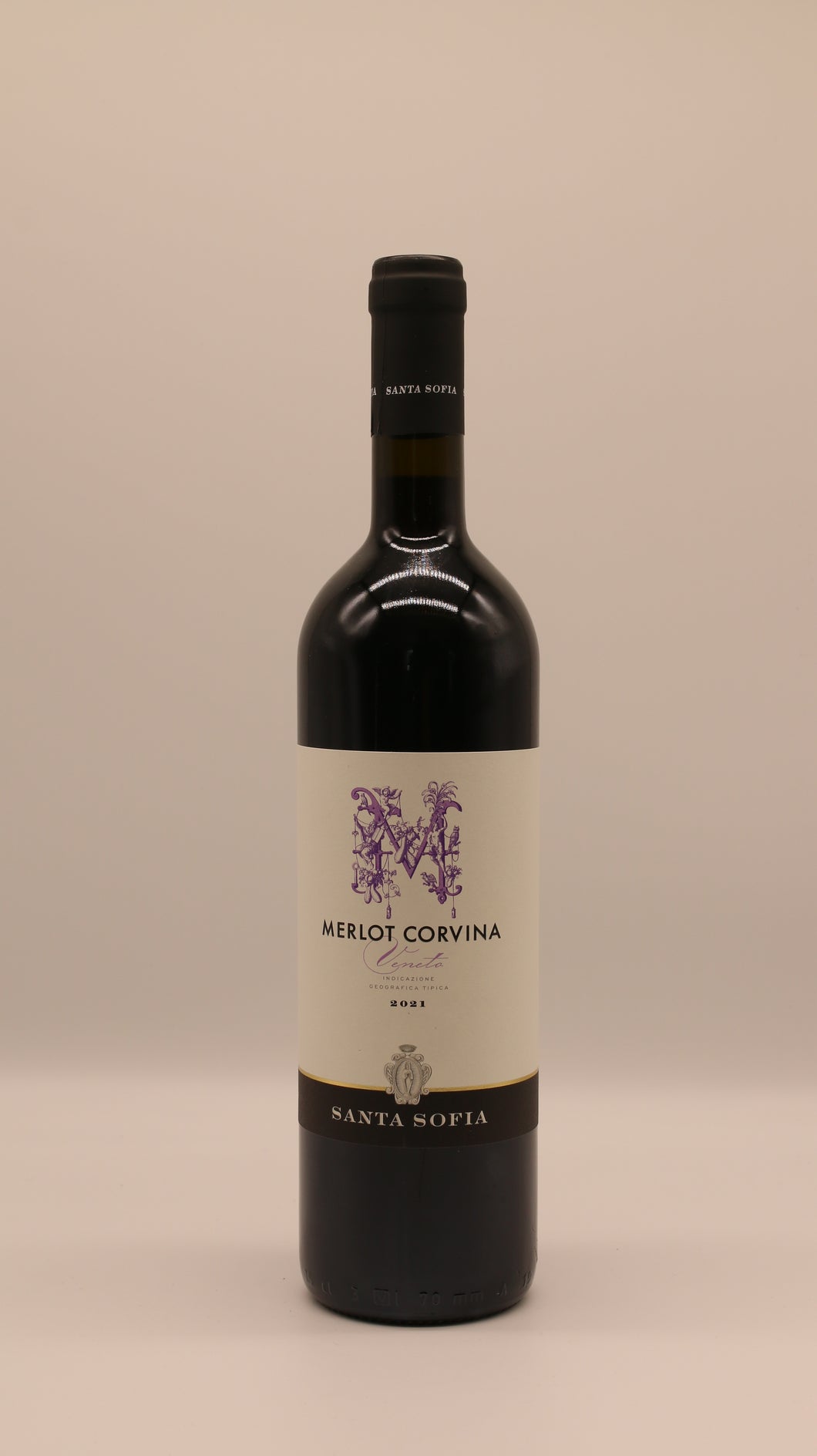 Flasche Merlot Corvina 2021 von Santa Sofia – italienischer Rotwein mit rubinroter Farbe und klassischem Etikett im Santa-Sofia-Stil.