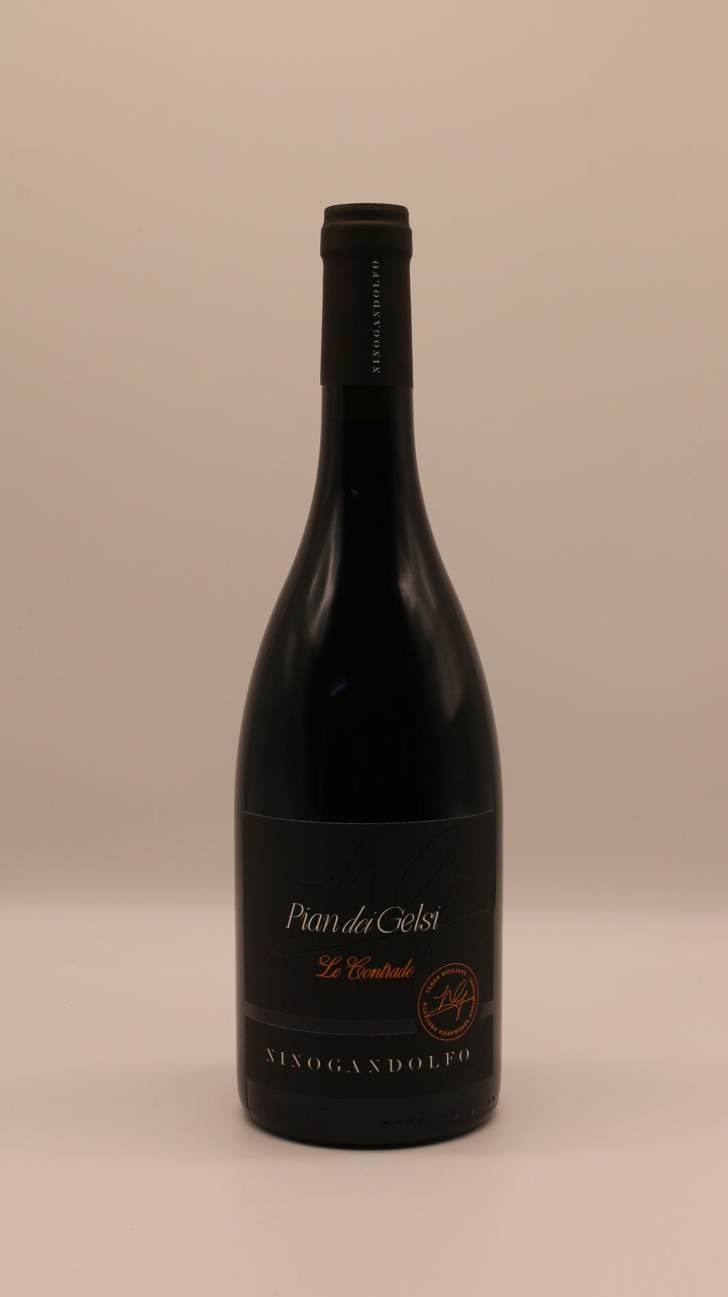 Rotweinflasche Pian dei Gelsi Le Contrade 2021 von Nino Gandolfo – eleganter sizilianischer Rotwein mit fruchtigen Aromen und samtiger Struktur