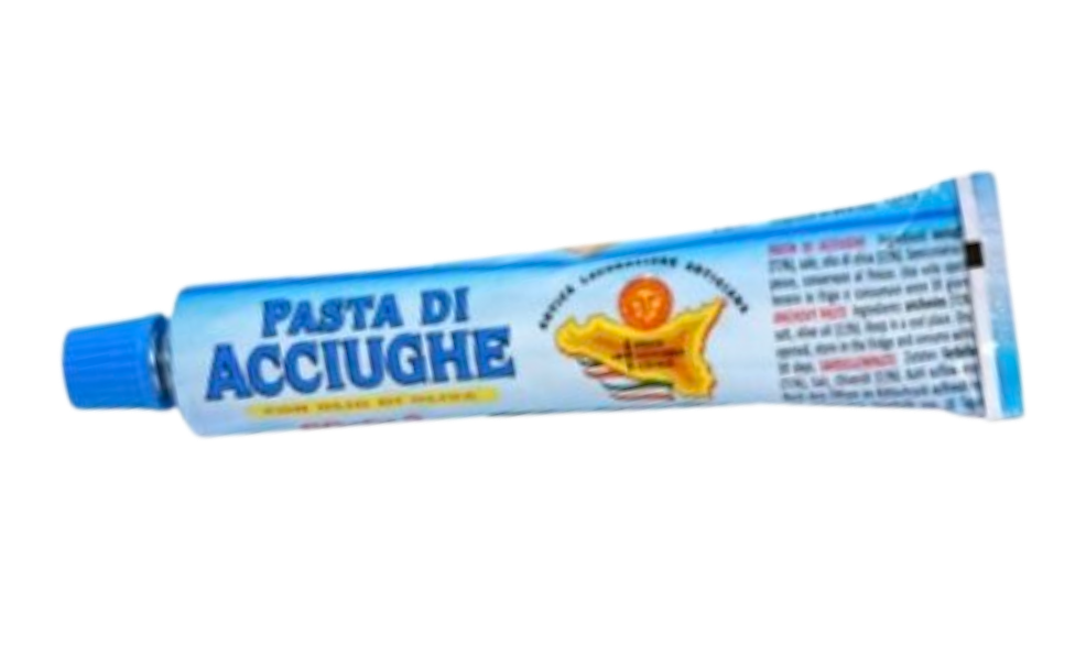 Eine blaue Tube Giannis Enoteca Sardellenpaste 60g mit einem Bild von Sizilien und italienischem Text, enthält Sardellenpaste und Olivenöl. Die Tube hat einen blauen Deckel und ist auf weißem Hintergrund abgebildet.