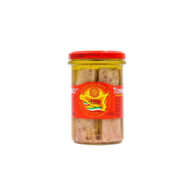 Lade das Bild in den Galerie-Viewer, Ein Glasgefäß mit rotem Deckel und rotem Etikett enthält Pesce Azzurro Srl THUNFISCHFILETS IN OLIVENÖL 300g. Auf dem Etikett sind gelbe Grafiken, italienischer Text wie &quot;Tonno&quot; und ein Kartenausschnitt von Sizilien zu sehen.
