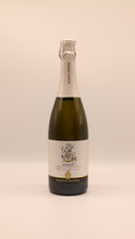 Lade das Bild in den Galerie-Viewer, Flasche Soave Spumante Brut von Santa Sofia – trockener italienischer Schaumwein mit elegantem Etikett, Vorderansicht
